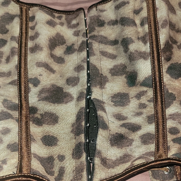 Leopard Print Corset Top - Picture 2 of 3